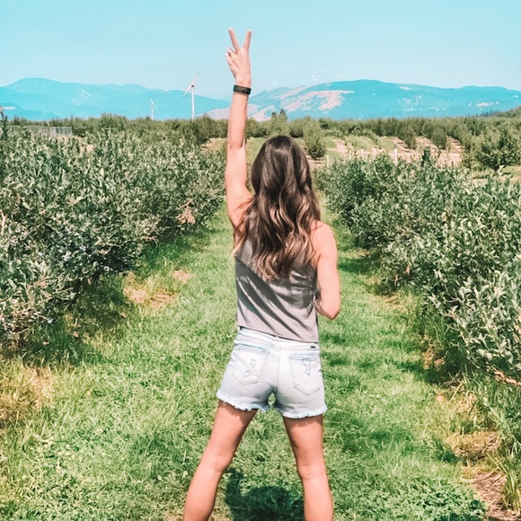 Meet your Posher, Carrie - Picture 1 of 1